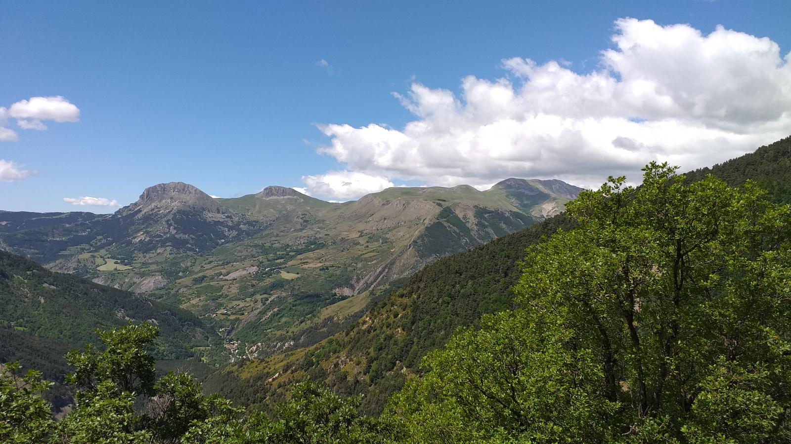 cloches de Barles vue du sentier de charrui